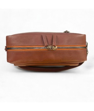 Borsa in pelle stile audace: spaziosa, versatile, funzionale.