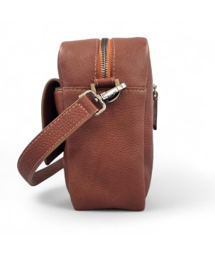 Borsa in pelle stile audace: spaziosa, versatile, funzionale.