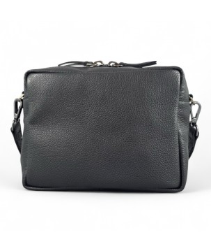 Borsa in pelle stile audace: spaziosa, versatile, funzionale.