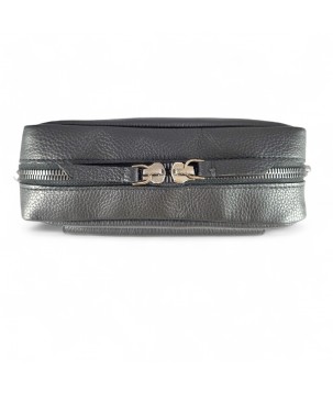 Borsa in pelle stile audace: spaziosa, versatile, funzionale.
