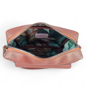 Borsa in pelle stile audace: spaziosa, versatile, funzionale.