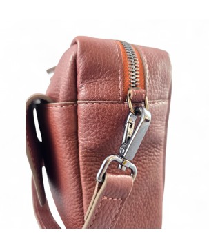 Borsa in pelle stile audace: spaziosa, versatile, funzionale.