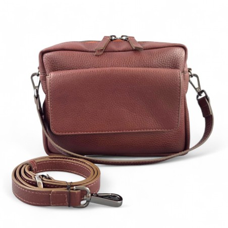 Borsa in pelle stile audace: spaziosa, versatile, funzionale.