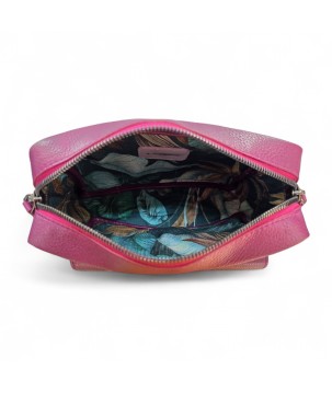 Borsa in pelle stile audace: spaziosa, versatile, funzionale.