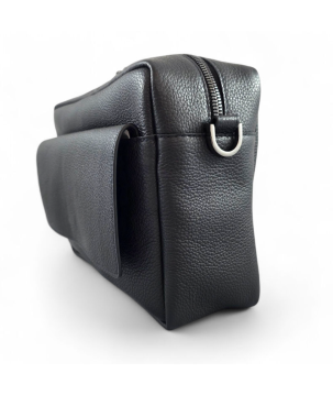 Borsa in pelle stile audace: spaziosa, versatile, funzionale.