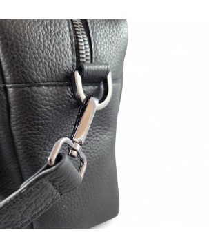 Borsa in pelle stile audace: spaziosa, versatile, funzionale.