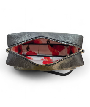 Borsa in pelle stile audace: spaziosa, versatile, funzionale.