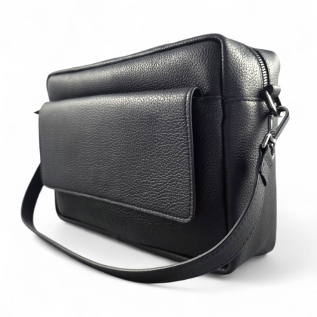 Borsa in pelle stile audace: spaziosa, versatile, funzionale.