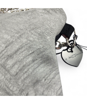 POCHETTE IN PELLE, NOTA DIPINTA A MANO,