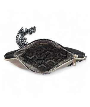 POCHETTE IN PELLE, CHIAVE DI VIOLINO RICAMATA, CON PIETRE
