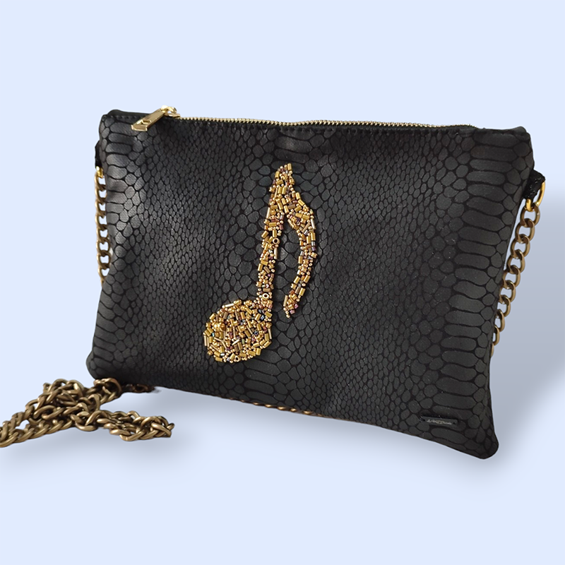 POCHETTE IN PELLE, CON NOTA MUSICALE RICAMATA, CON PIETRE, SWAROVSKI E FINITURE METALLICHE