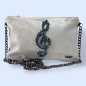 POCHETTE IN PELLE, CHIAVE DI VIOLINO RICAMATA, CON PIETRE, SWAROVSKI E FINITURE METALLICHE