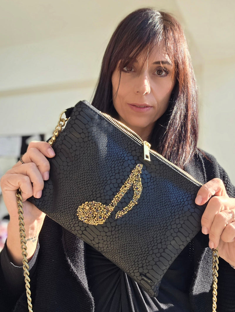 POCHETTE IN SIMILPELLE E NOTA MUSICALE RICAMATA