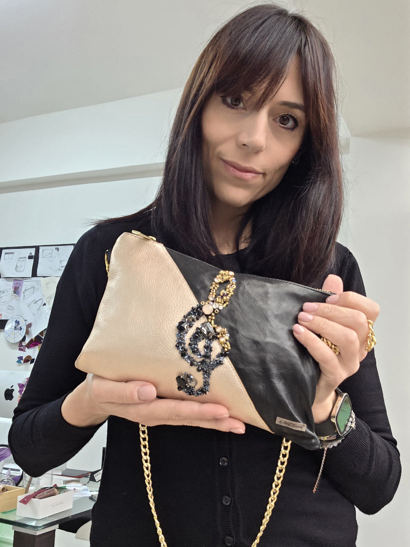 BORSA IN PELLE RICAMATA CON CHIAVE DI VIOLINO