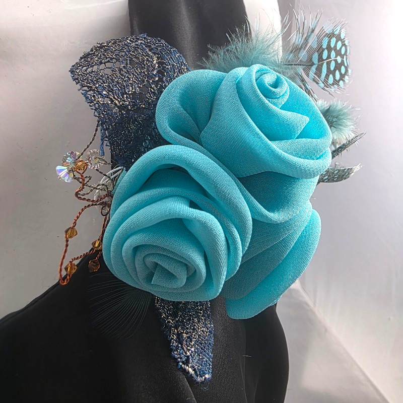 SPILLA 3 ROSE E PIUME