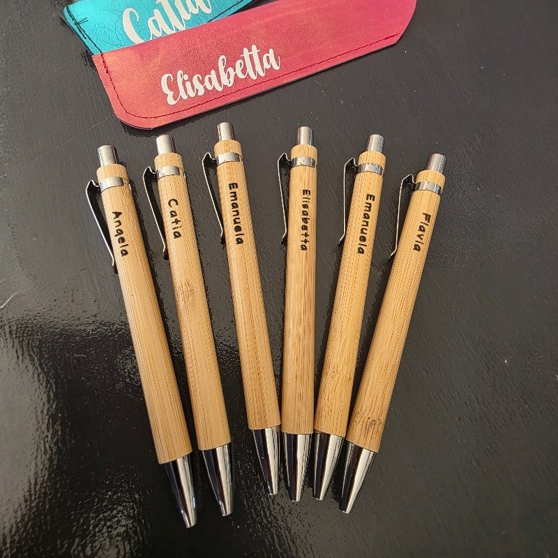 SET PENNA E PORTAPENNA IN PELLE, PERSONALIZZABILI. VARIANTE VIOLA