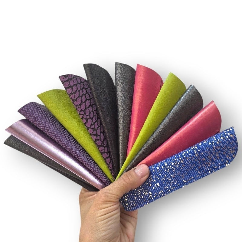 SET PENNA E PORTAPENNA IN PELLE, PERSONALIZZABILI. VARIANTE VIOLA