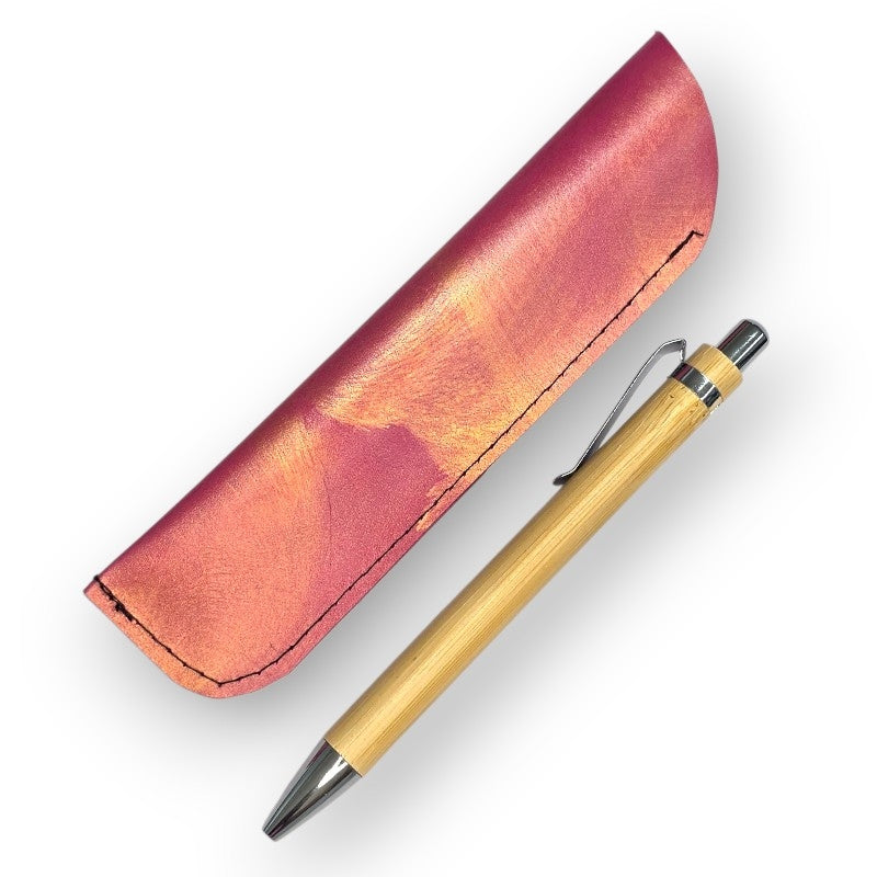 SET PENNA E PORTAPENNA IN PELLE, PERSONALIZZABILI. VARIANTE ROSSO