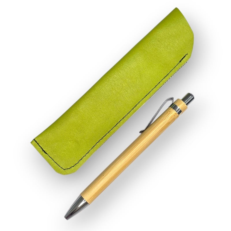 SET PENNA E PORTAPENNA IN PELLE, PERSONALIZZABILI. VARIANTE VERDE LIME
