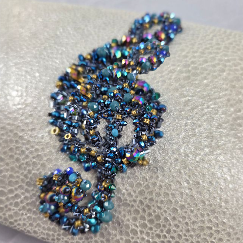 POCHETTE IN PELLE RICAMATA CON CHIAVE DI VIOLINO